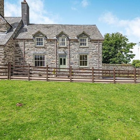 Waedog Bach Vila Llanfor Exterior foto