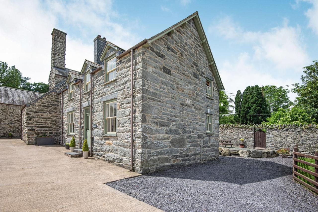 Waedog Bach Vila Llanfor Exterior foto